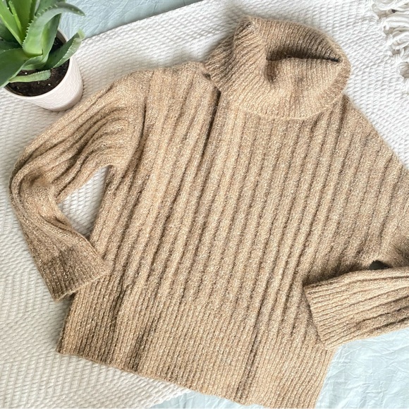 sweater - Picture 2 of 5